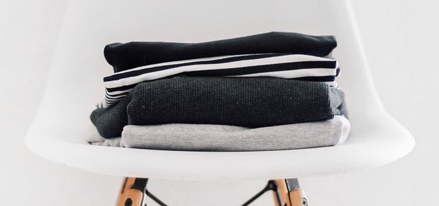 Minimalist wardrobe closet clearing tips