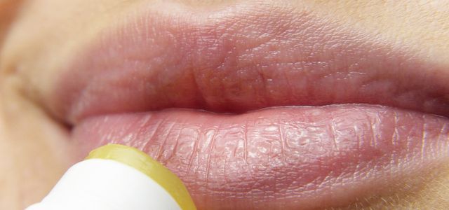 Geschwollen lippe gebissen Geschwollene Lippen