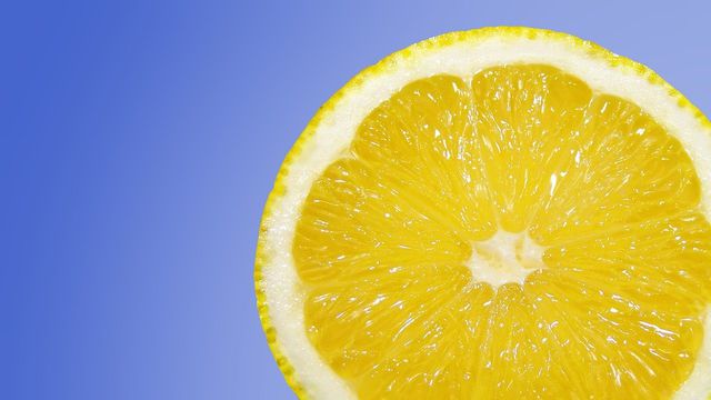 Make a homemade mouthwash with lemon juice 