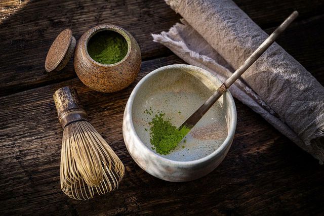 Control your greasy skin with matcha products.