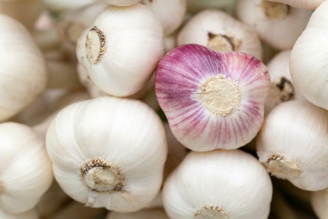 Garlic may have antiviral properties that can help against symptoms of herpes. 