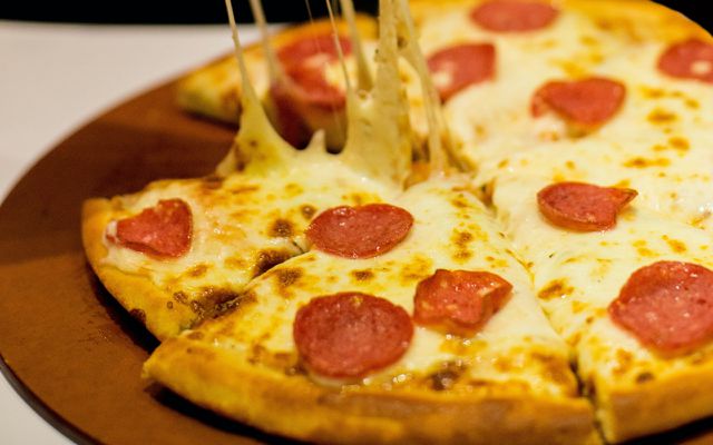 Foods high in salt: pizza 