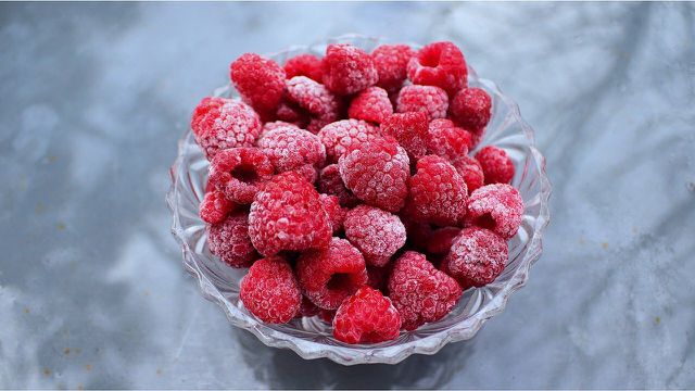 Frozen berries are a great addition to smoothies, in your yoghurt or as garnish. You can eat or process them frozen or let them thaw first.