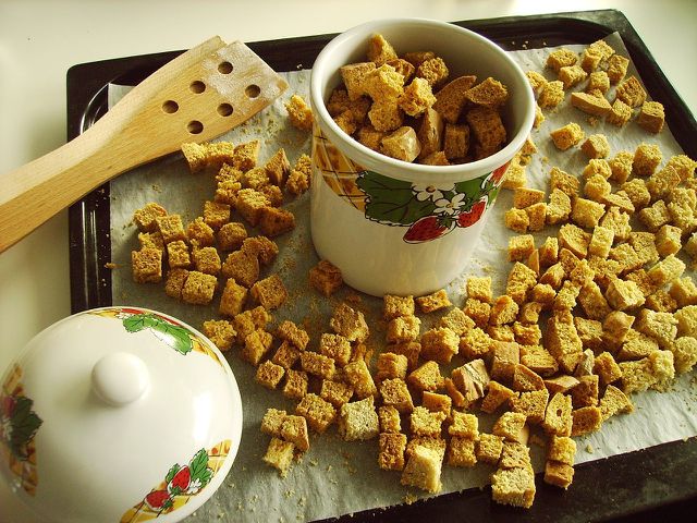 Croutons are suitable as a crispy topping for banana soup.