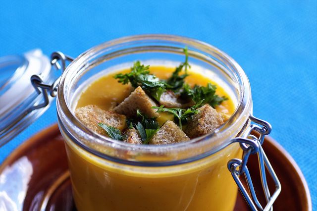 Even in the vegan version, the mustard soup is creamy and fragrant.