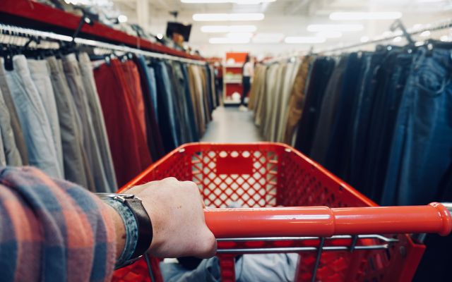 Second-hand shopping against fast fashion 