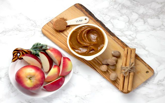 Apples and nut butter are a healthy and filling snack. 