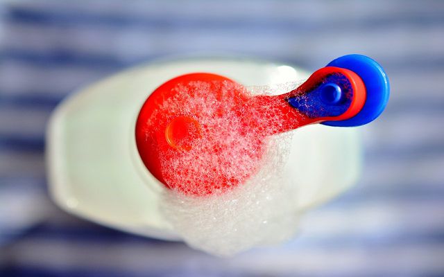 Detergent Cleaner: How to Get Rid of Grease Stains