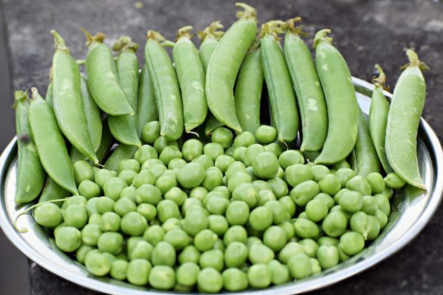 English peas need to be shelled before eating. 