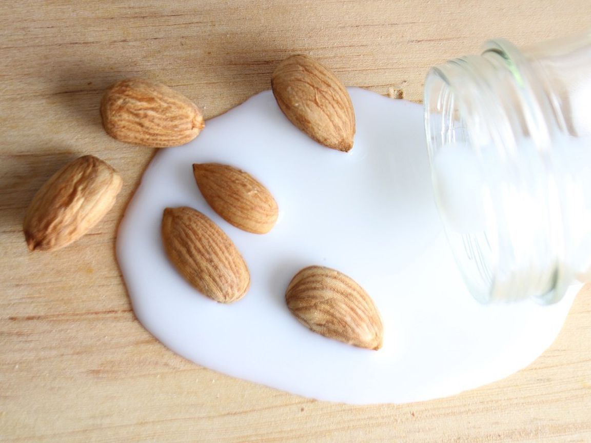 How Do You Make Almond Milk? Easy Homemade Recipe