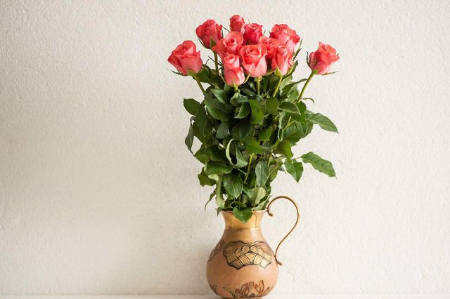 Use vases to freshen up your fēng shuǐ kitchen.