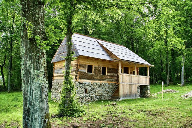 Some people who choose to live off the grid decide to build their own homes. 