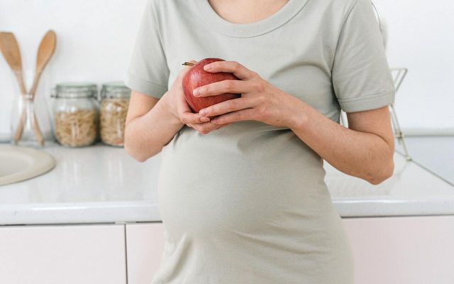 All meals for pregnant women should include important vitamins and minerals. 