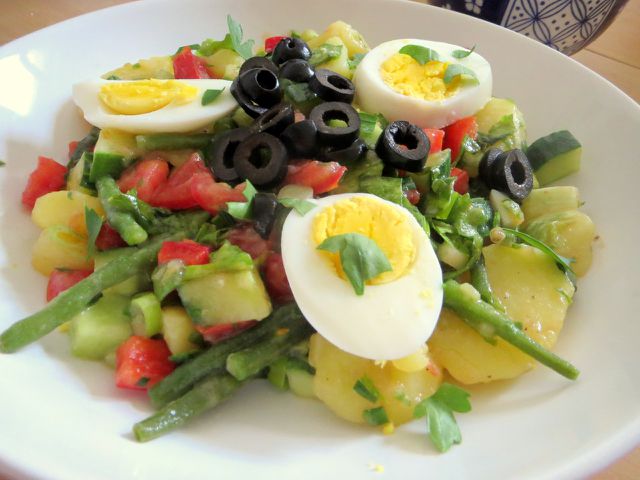 Nizzasalat: Vegetarisches Rezept für den französischen Sommersalat ...
