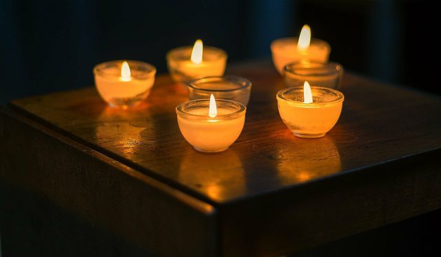Choose the right candle containers for your candles.