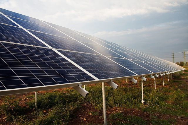 Investing in solar energy cannot possibly make up for tons of carbon a company emits.