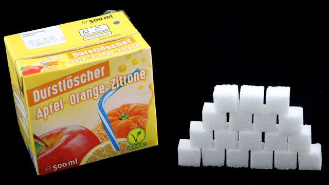 Verbraucherzentrale zeigt: So viel Zucker steckt in beliebten Getränken