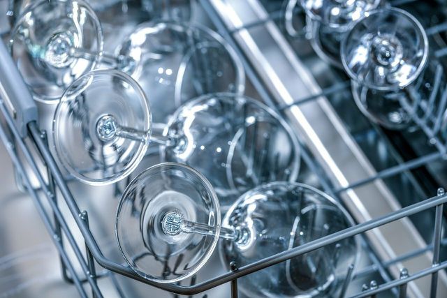 Avoiding the use of dishwashers and microwaves can reduce BPA exposure.
