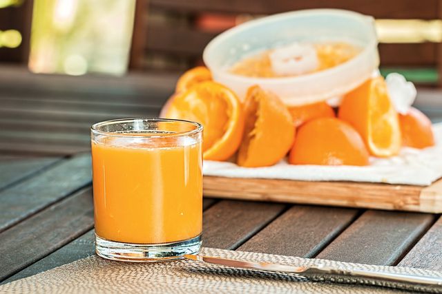 Squeezing fresh orange juice tastes better and provides more nutrients.